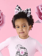 Girl wearing the A Dee allie headband.