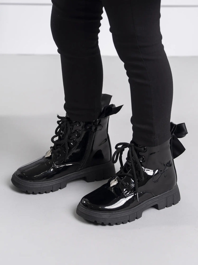 A Dee black selene boots, modelled by girl.