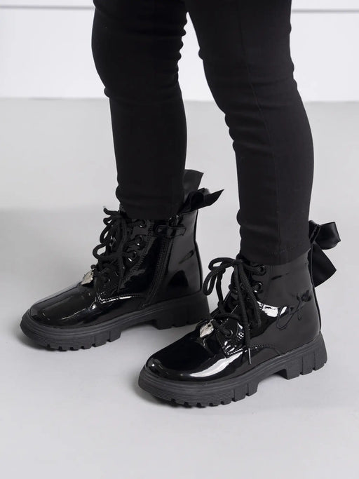 A Dee black selene boots, modelled by girl.