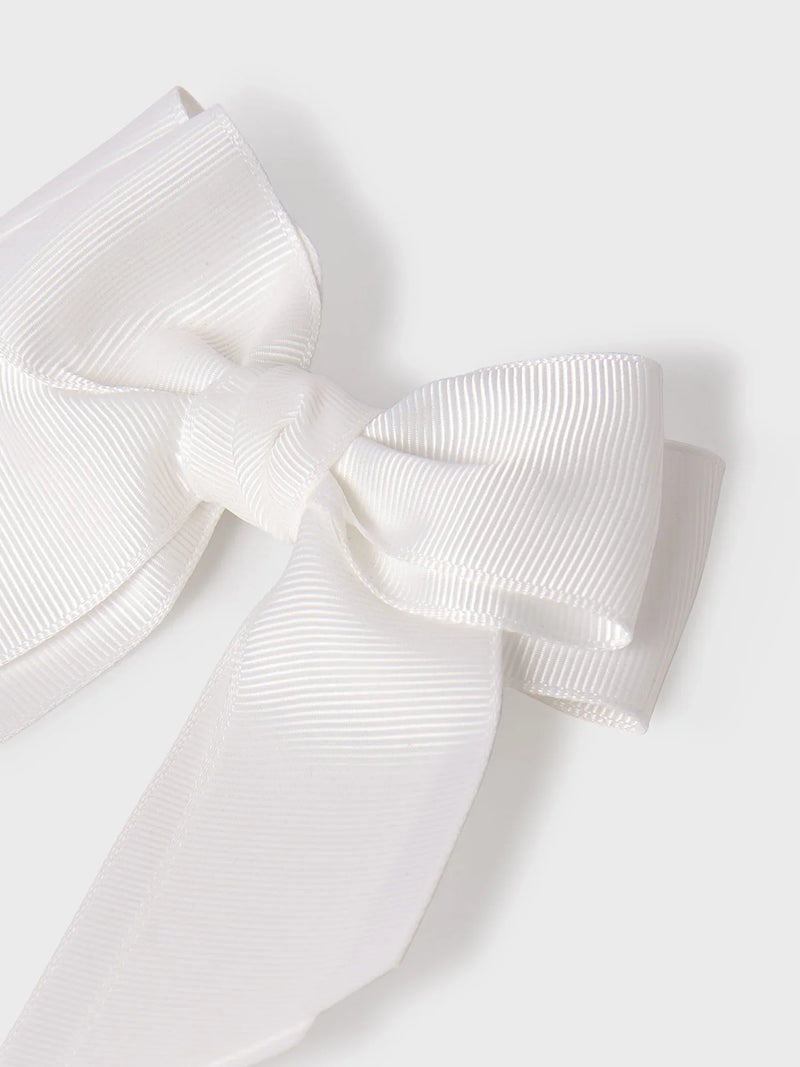 Closer look at the Abel and Lula bow hair clip.
