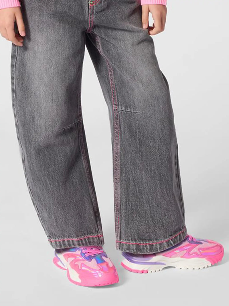 Girl wearing the Billieblush trainers.