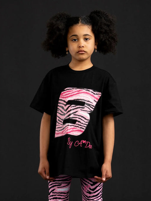 Girl modelling the Bonini dynamic t-shirt.