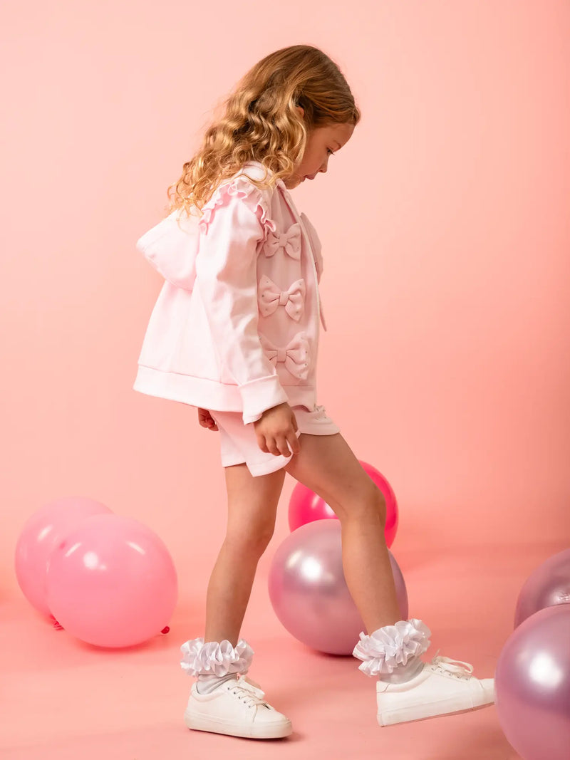 Side view of the Caramelo bow shorts set.