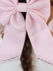 Girl modelling the Caramelo diamante hair bow.