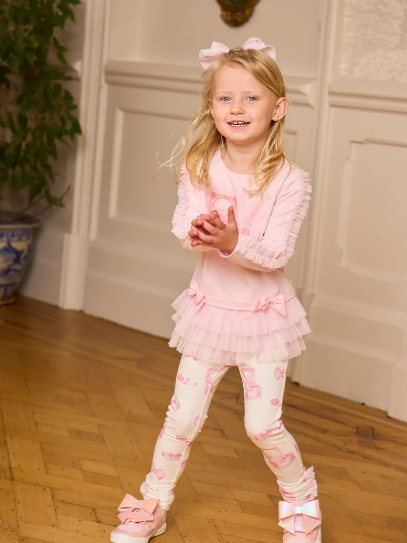 Girl modelling the Caramelo jewellery box leggings set.
