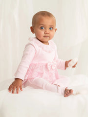 Baby girl wearing the Caramelo lace leggings set.