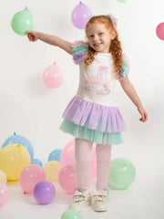 Girl modelling the Caramelo rainbow leggings set.