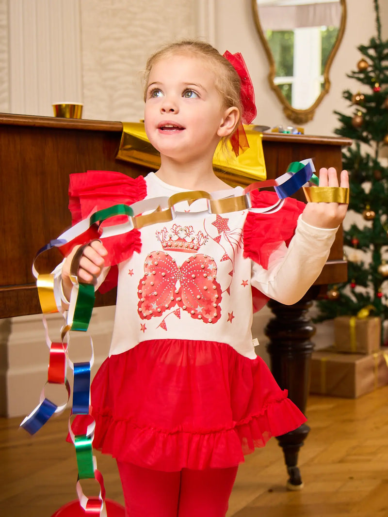Girl wearing the Caramelo royal magic leggings set.