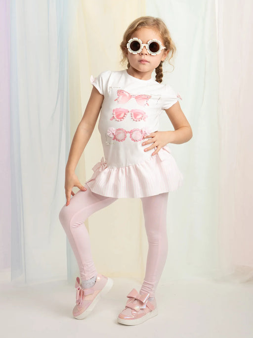 Girl modelling the Caramelo sunglasses leggings set.