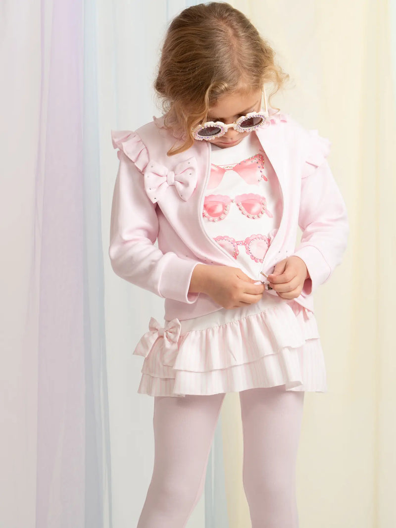 Girl modelling the Caramelo zip up top.