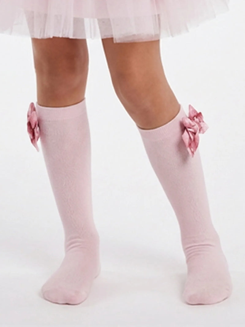 Girl wearing the Daga bow knee socks.