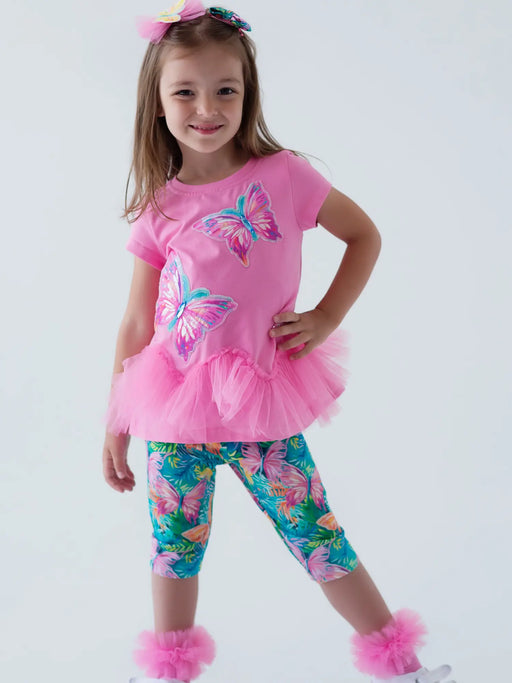 Girl wearing the Daga butterfly leggings set.