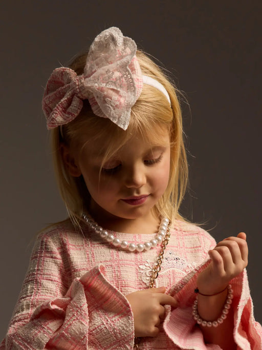 Girl wearing the Daga tweed bow headband.