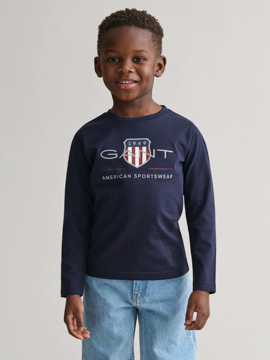 Boy wearing the GANT l/s archive shield t-shirt.