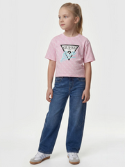 Girl in pink 4g t-shirt by Guess.