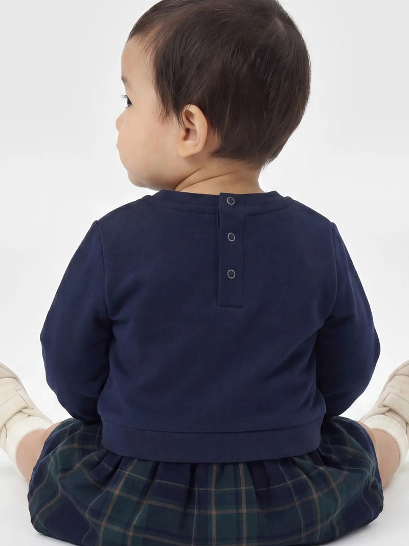 Guess plaid skirt set with snap fasteners on the back.