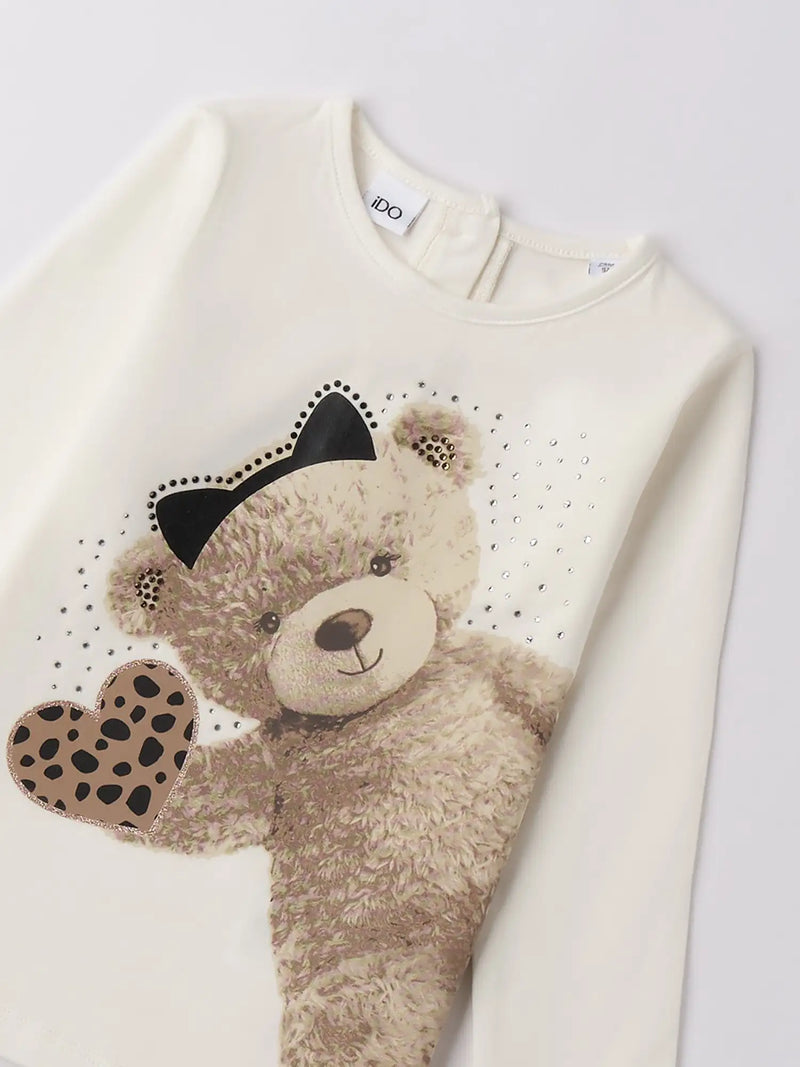 Closer look at the cream white t-shirt.