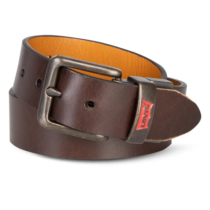 Closer view of the Levi's brown leather belt.