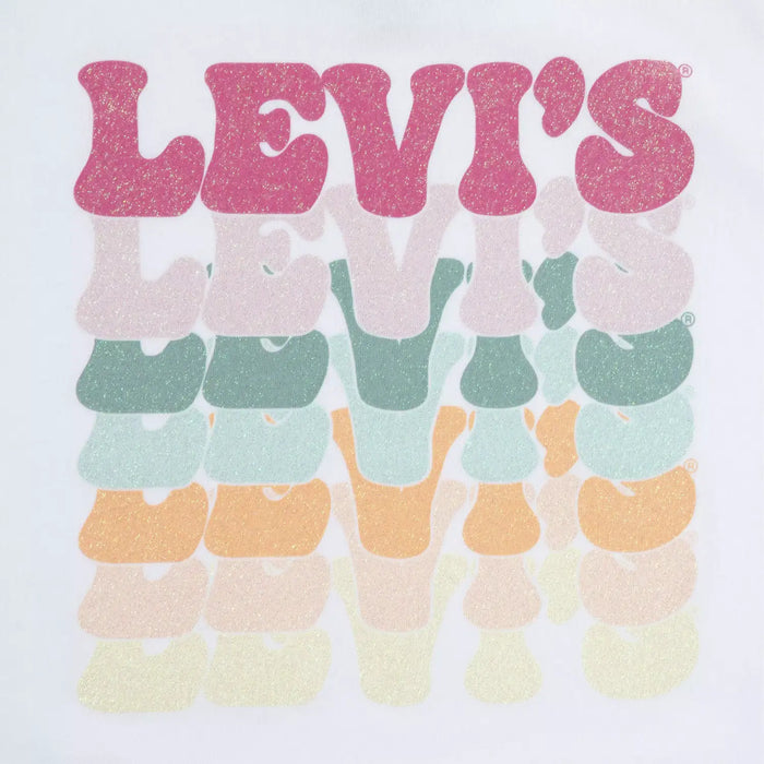 Closer look at the Levi's retro logo t-shirt.