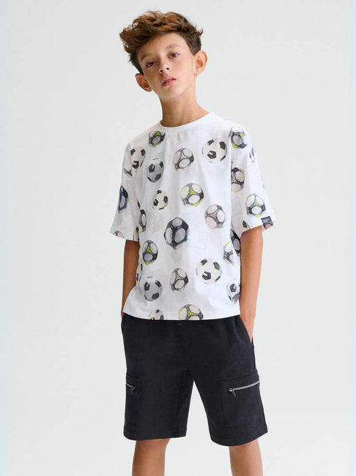 Boy wearing the Mayoral bermuda shorts.