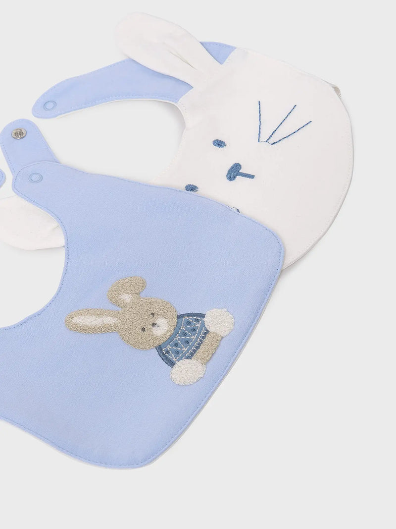 Closer look at the Mayoral bib set.