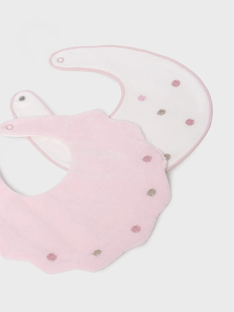 Closer look at the Mayoral bib set.