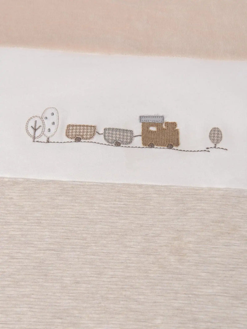 Closer view of the Mayoral blanket.