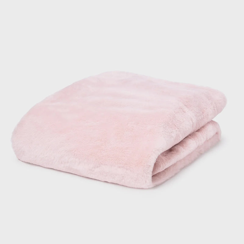 Closer view of the Mayoral faux fur blanket.