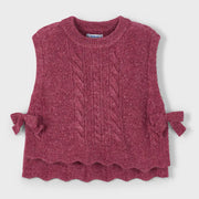 Girl's knitted vest.