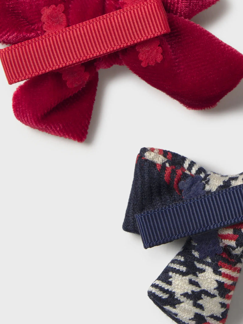 Closer look at the Mayoral hair bows.
