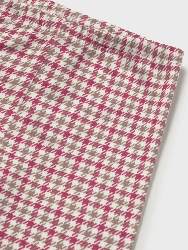 Closer view of the houndstooth leggings.