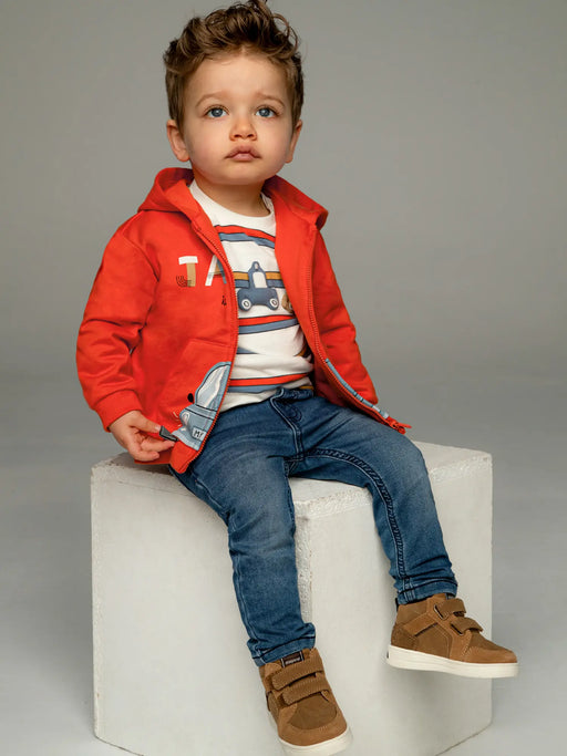 Baby boy modelling the Mayoral jeans.