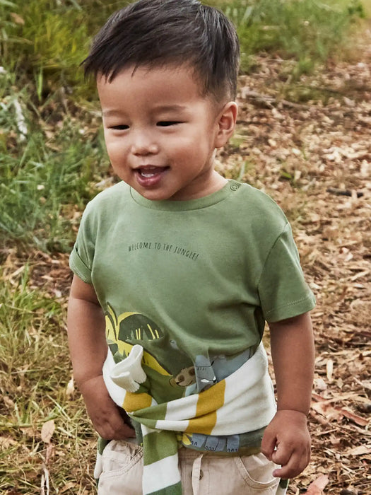 Baby boy wearing the Mayoral jungle animals t-shirt.