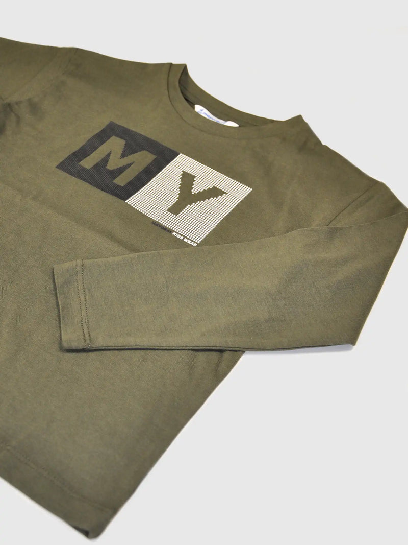 Closer look at the Mayoral logo t-shirt.