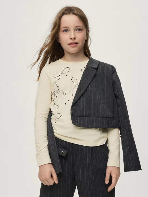 Girl wearing the Mayoral long sleeve t-shirt.
