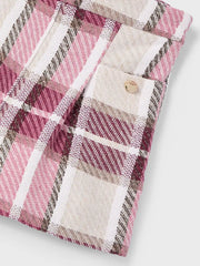 Closer look at the plaid shorts.