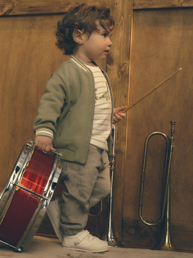 Baby boy wearing the Mayoral pull up trousers.