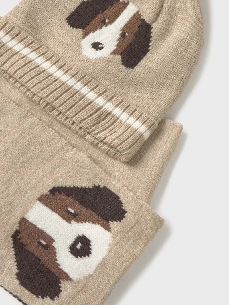 Closer view of the Mayoral scarf set.