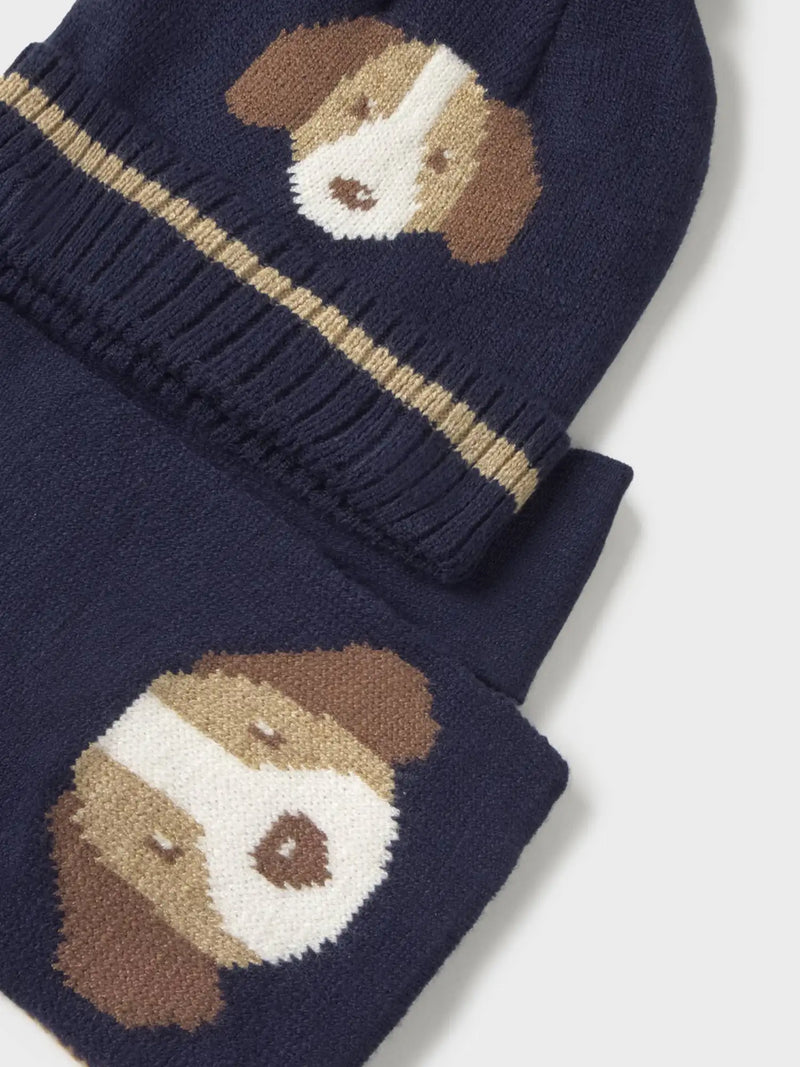 Closer look at the Mayoral scarf set.