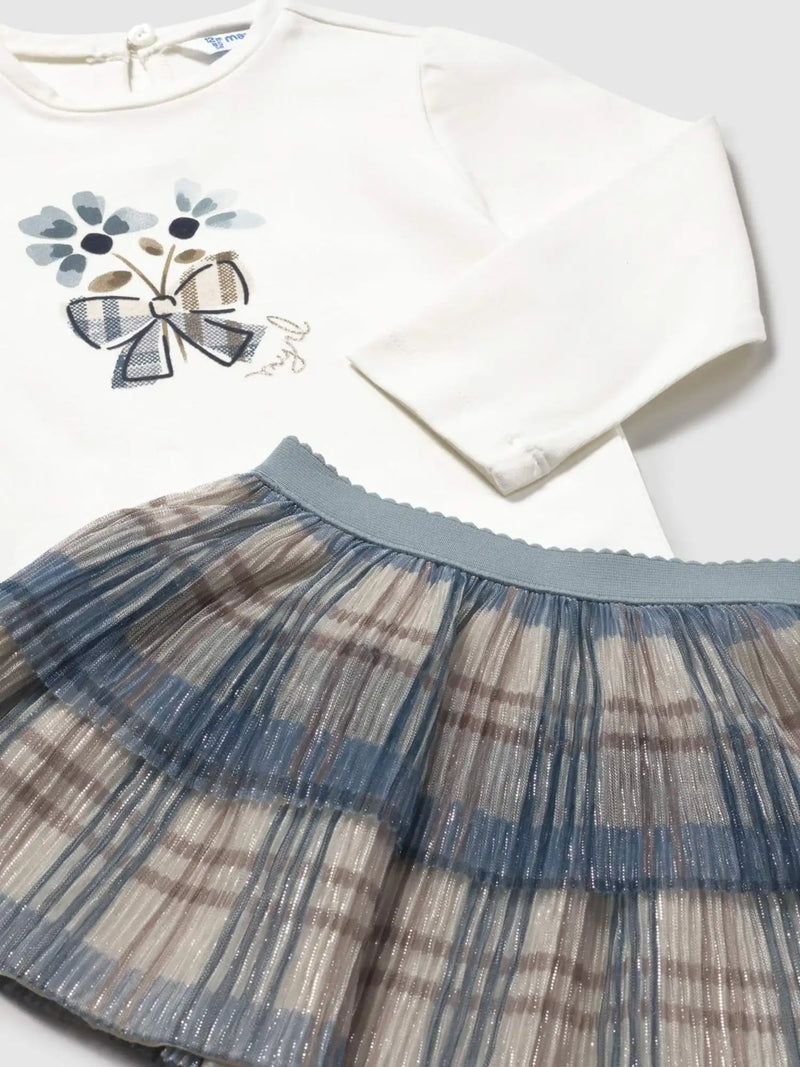 Closer look at the Mayoral skirt set,