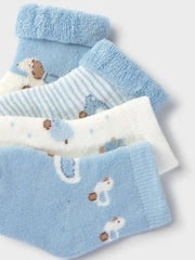 Closer view of the Mayoral socks set.
