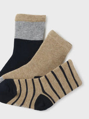 Closer view of the Mayoral socks set.