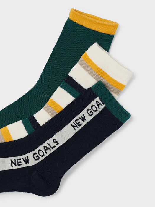 Closer view of the Mayoral socks set.