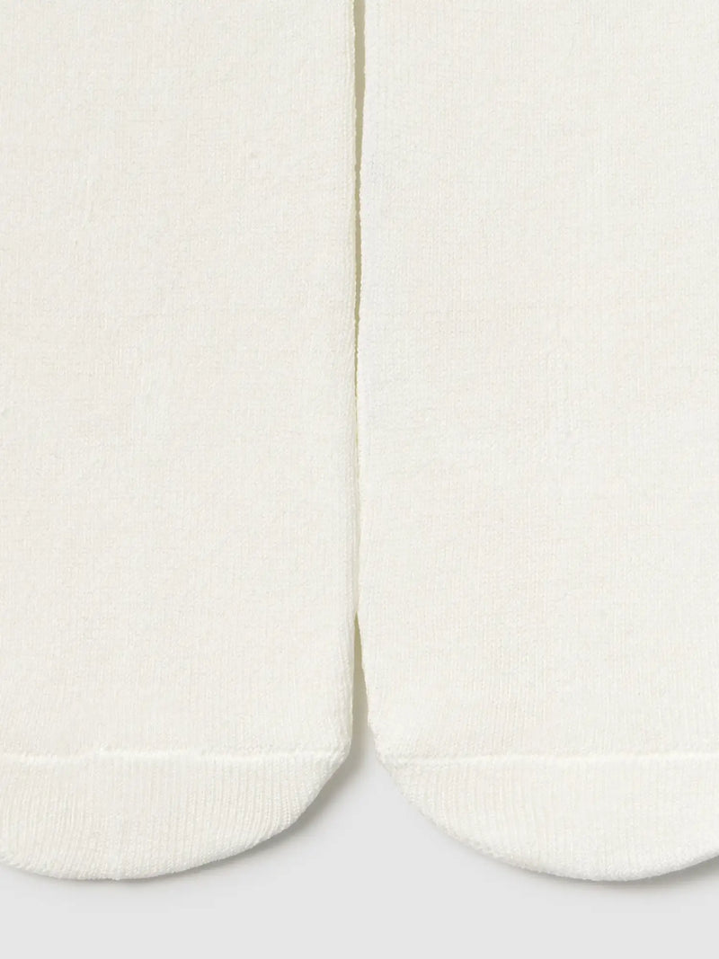 Closer view of the Mayoral tights.