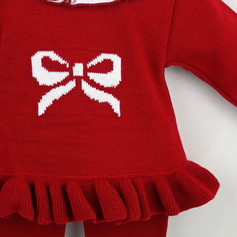 Closer view of the Pex bow knitted set.