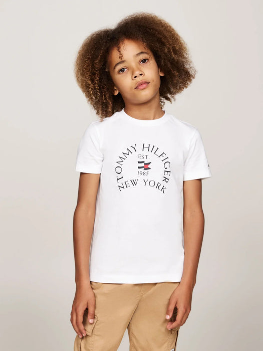 Closer look at the Tommy Hilfiger arch logo t-shirt.