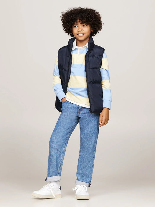 Boy wearing the Tommy Hilfiger essential gilet.