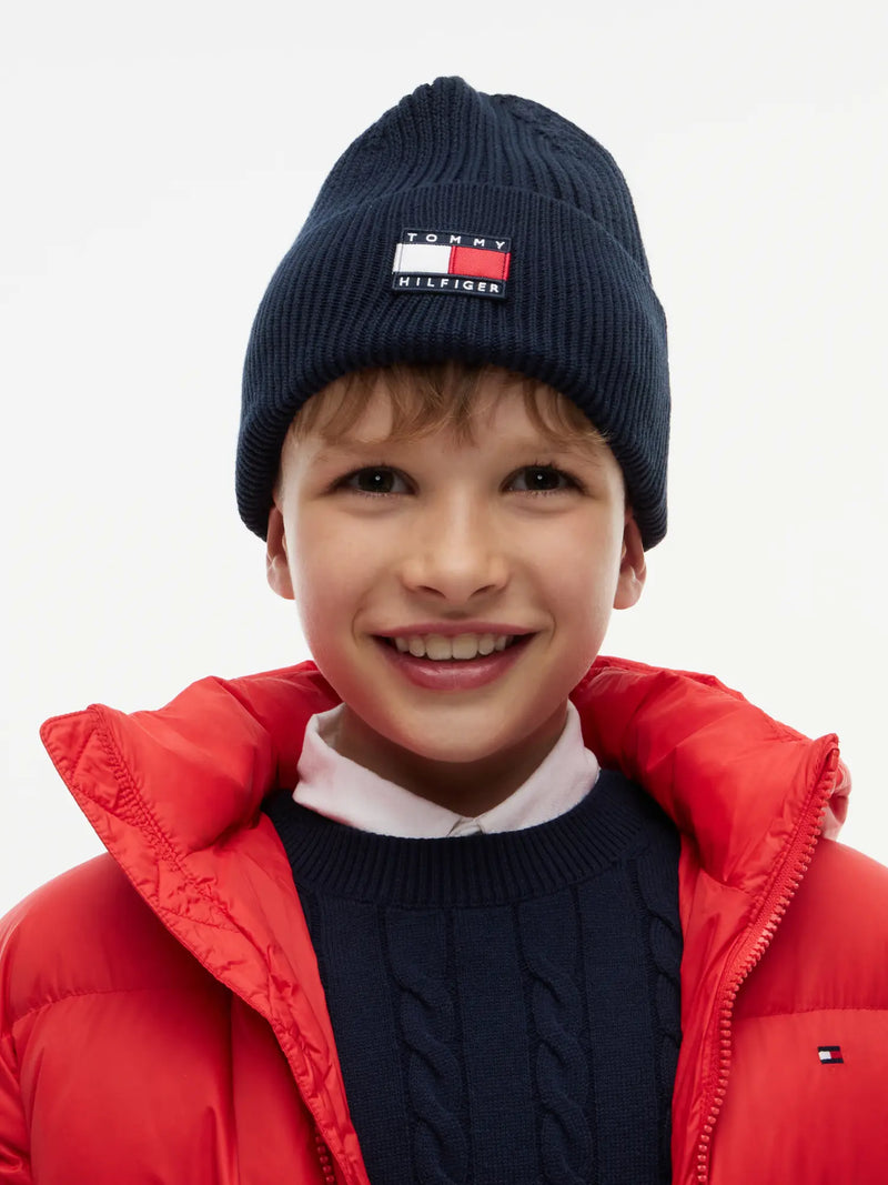 Boy wearing the Tommy Hilfiger heritage beanie.