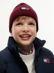 Boy wearing the Tommy Hilfiger heritage beanie.