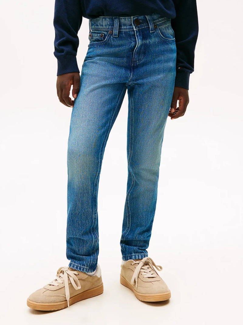 Closer view of the Tommy Hilfiger scanton y jeans.
